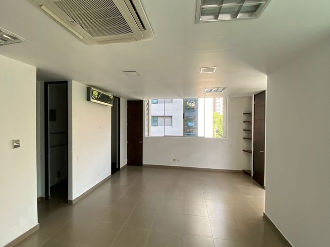 Oficina en arriendo en El Poblado, Medellín, 51 m² · foto 2 de 12