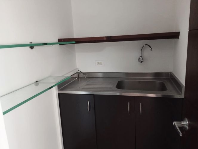 Oficina en arriendo en El Poblado, Medellín, 51 m² · foto 11 de 12