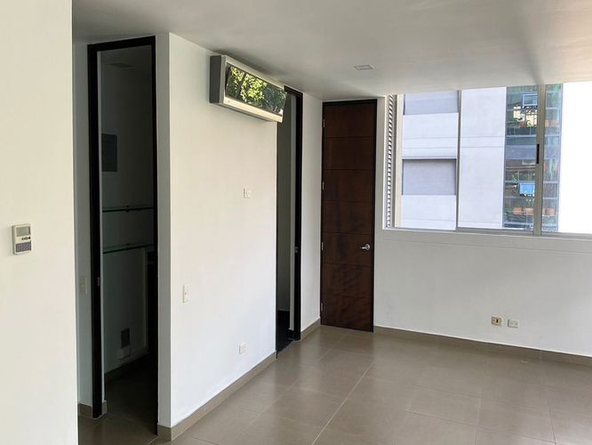 Oficina en arriendo en El Poblado, Medellín, 51 m² · foto 3 de 12