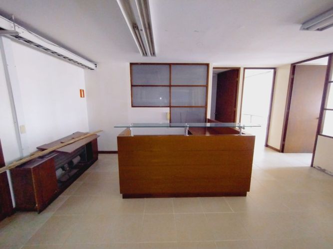 Oficina en arriendo en San Pedro, Cali, 236 m² · foto 3 de 24