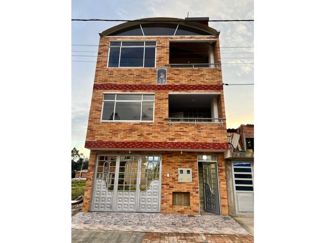 Casa de 4 alcobas en venta en La Fuente, Tocancipá, 252 m² · foto 2 de 16