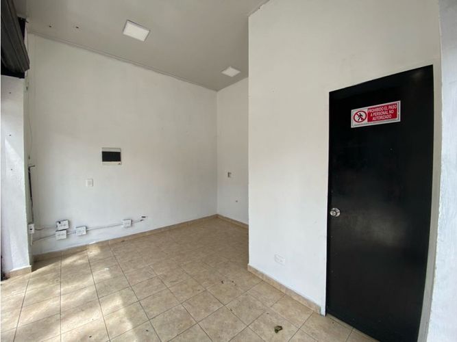 Local en arriendo en La Castellana, Medellín, 18 m² · foto 4 de 6