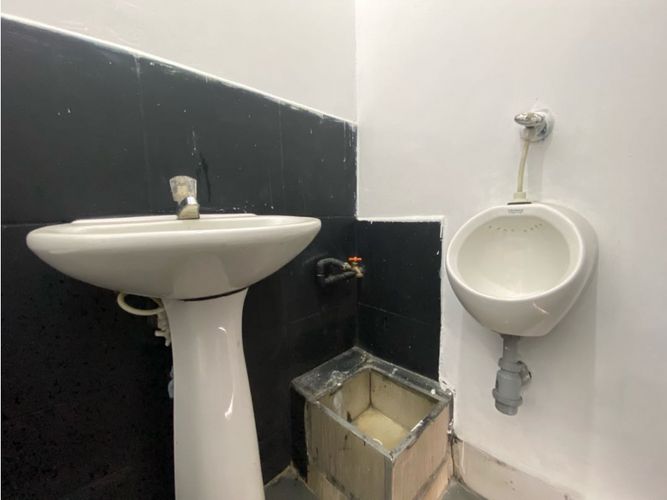Local en arriendo en La Castellana, Medellín, 18 m² · foto 6 de 6