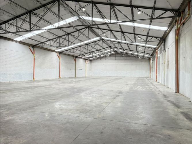 Bodega en venta en La Esmeralda, Itagüí, 2026 m² · foto 4 de 17