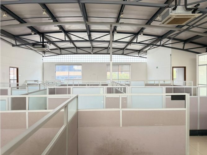 Bodega en venta en La Esmeralda, Itagüí, 2026 m² · foto 9 de 17