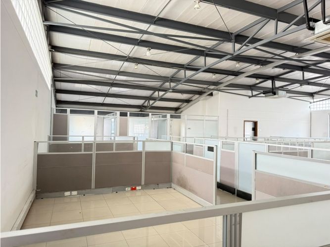 Bodega en venta en La Esmeralda, Itagüí, 2026 m² · foto 12 de 17