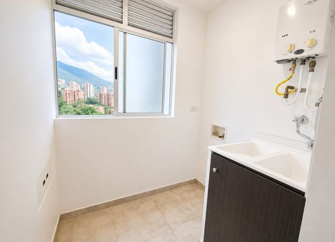 Apartamento de 3 alcobas en venta en Suramérica, Itagüí, 94 m² · foto 8 de 9