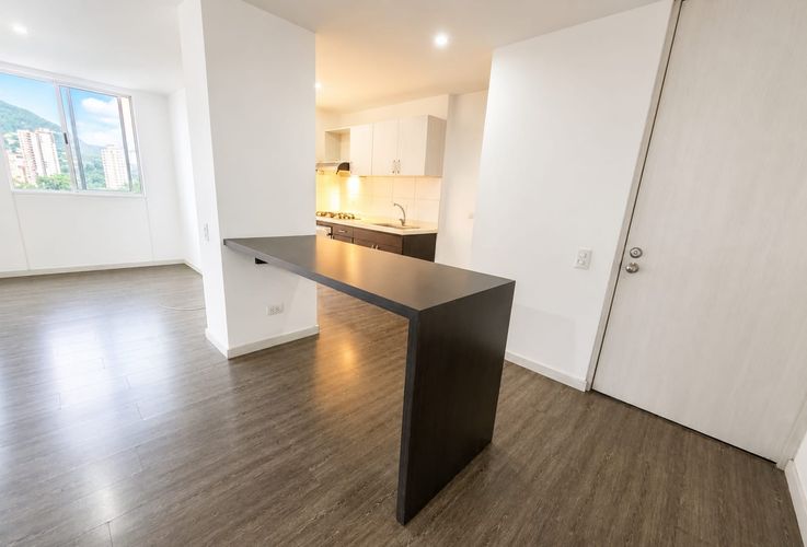 Apartamento de 3 alcobas en venta en Suramérica, Itagüí, 94 m² · foto 2 de 9