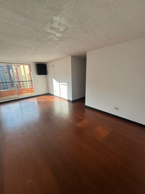Apartamento de 3 alcobas en venta en Fontibon, Bogotá, 75 m² · foto 2 de 19