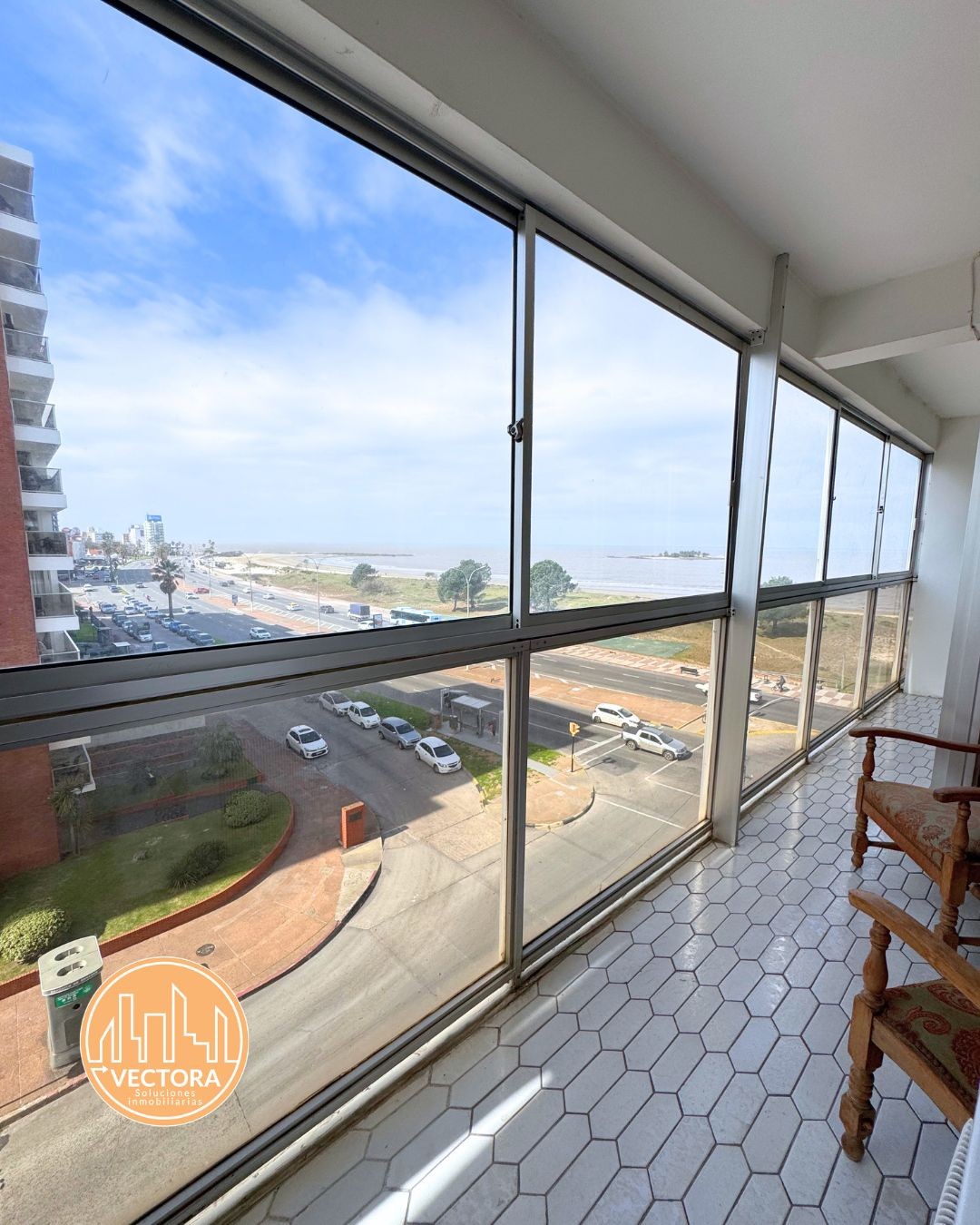 VENDE APARTAMENTO IMPECABLE EN LA MEJOR ZONA DE MALVIN / RAMBLA / 3 DORMITORIOS / BALCON / GARAJE