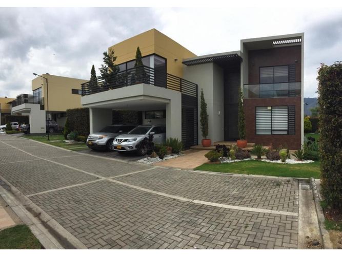 Casa de 4 alcobas en venta en La Moya, Cota, 315 m² · foto 2 de 24