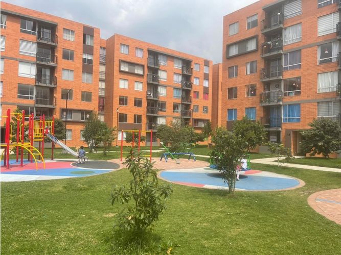Apartamento de 3 alcobas en venta en Conjunto Residencial Zaragoza Ii, Madrid, 60 m² · foto 2 de 24