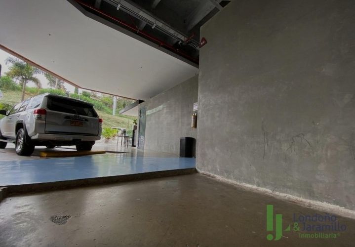 Local en venta en El Poblado, Envigado, 590 m² · foto 2 de 6