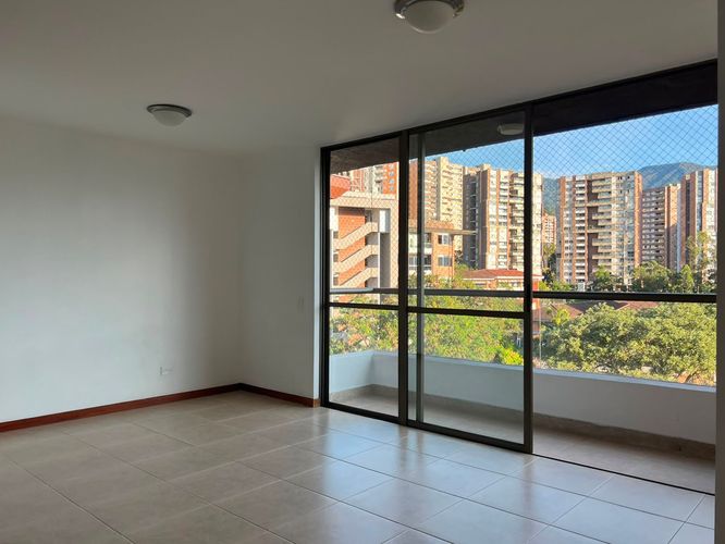 Apartamento de 2 alcobas en arriendo en Cumbres, Envigado, 67 m² · foto 2 de 14