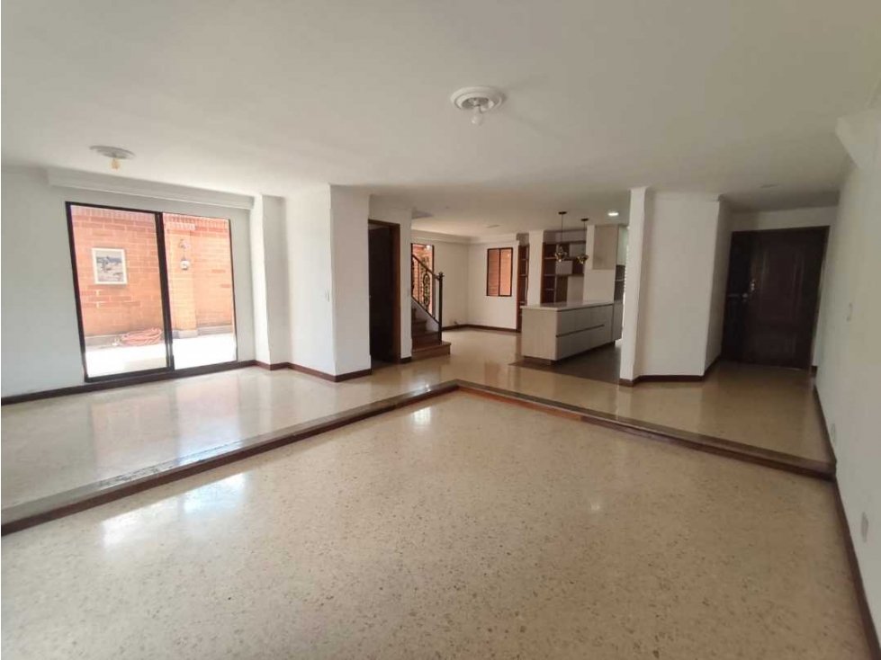 Apartamento en arriendo en Laureles, Medellín · foto 2 de 24