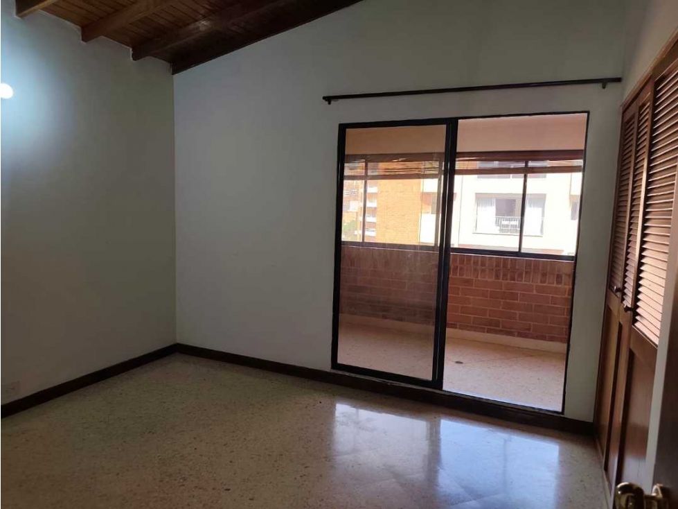 Apartamento en arriendo en Laureles, Medellín · foto 8 de 24