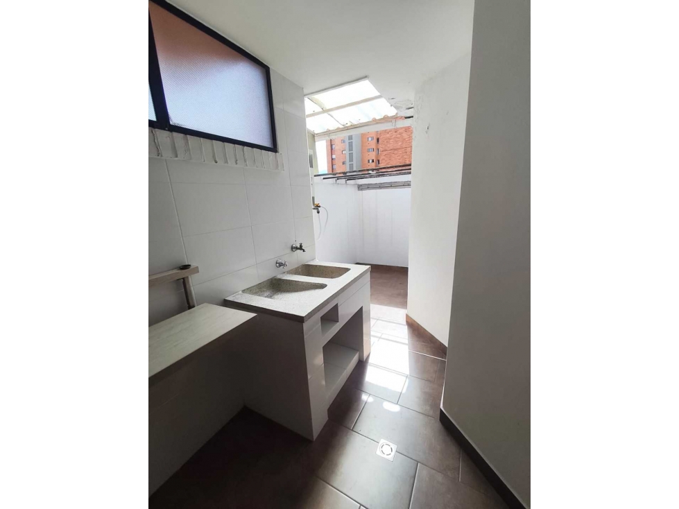 Apartamento en arriendo en Laureles, Medellín · foto 20 de 24