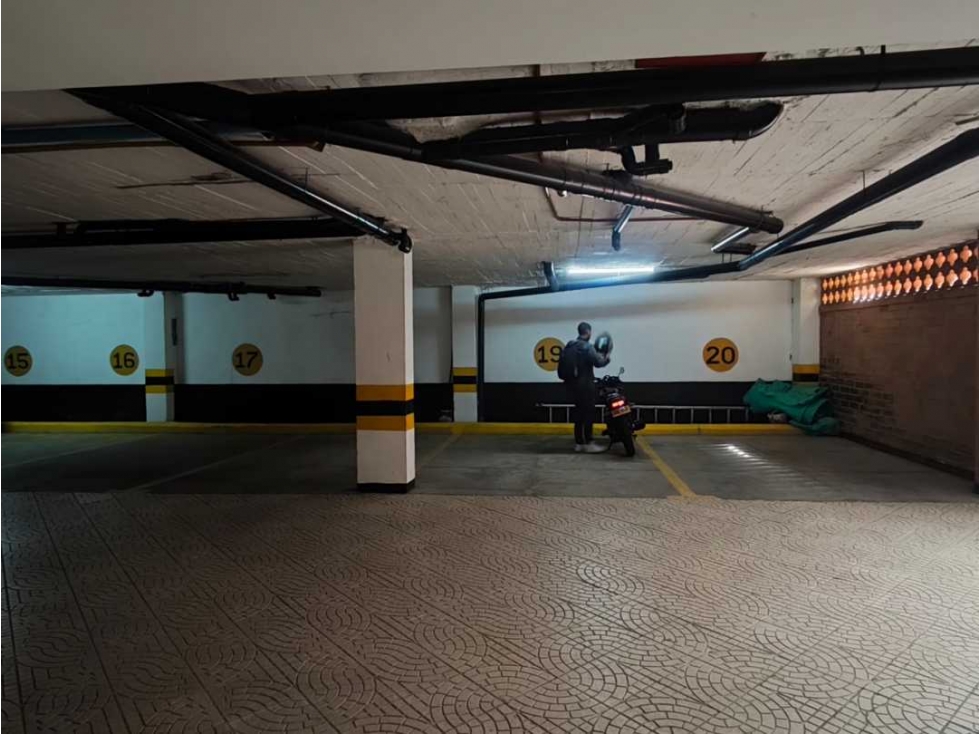 Apartamento en arriendo en Laureles, Medellín · foto 21 de 24