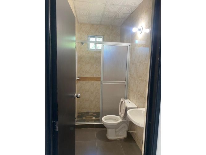 Casa de 4 alcobas en venta en Ricaurte, 196 m² · foto 5 de 19