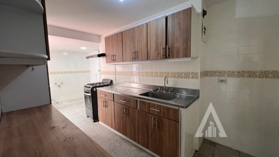 Apartamento de 3 alcobas en arriendo en Patio Bonito, Medellín, 145 m² · foto 16 de 19