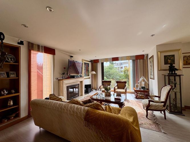 Casa de 4 alcobas en venta en Bosque Medina, Bogotá, 378 m² · foto 1 de 24
