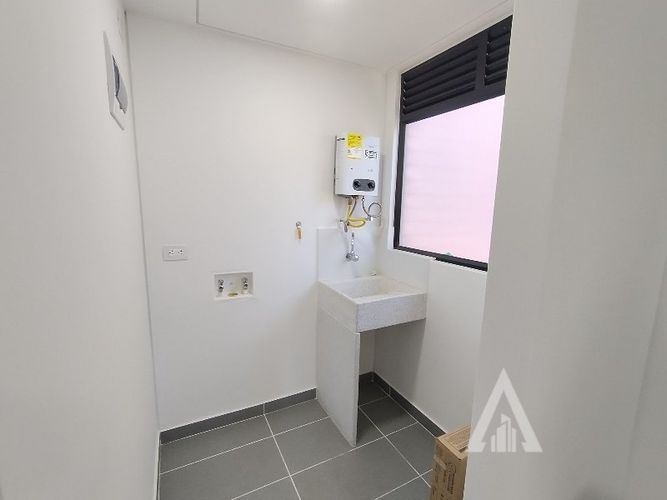 Apartamento de 3 alcobas en arriendo en Granizal, Medellín, 76 m² · foto 7 de 18