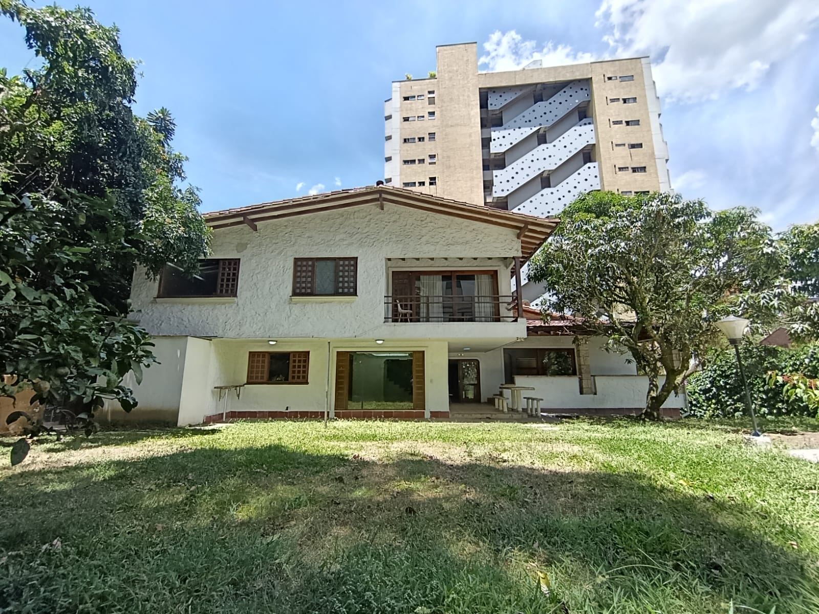 Casa Campestre en Arriendo en El Poblado, Medellín en La Florida