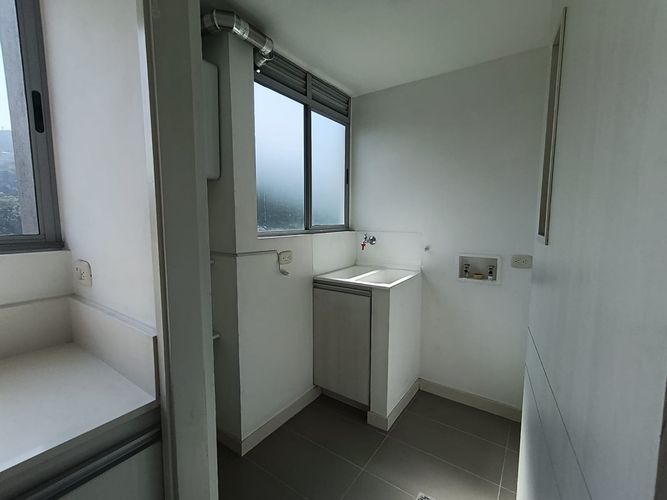Apartamento de 3 alcobas en arriendo en Castropol, Medellín, 102 m² · foto 19 de 20