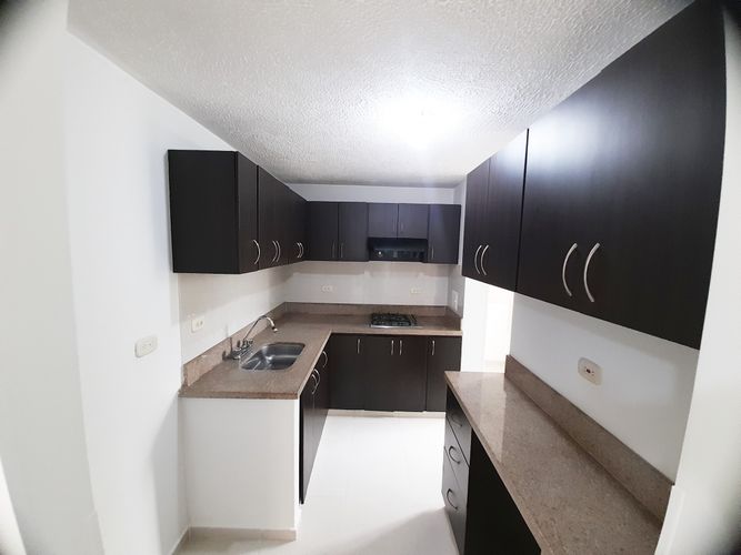 Apartamento de 3 alcobas en venta en Versalles, Floridablanca, 74 m² · foto 4 de 15