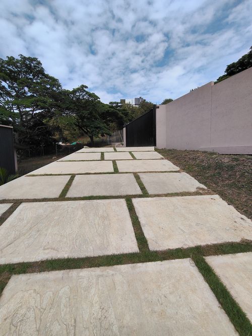 Casa de 5 alcobas en venta en Arroyohondo, Yumbo · foto 2 de 24