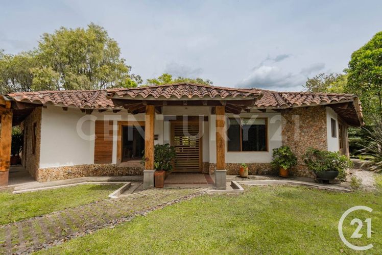Casa de 4 alcobas en venta en Llano Grande, Rionegro, 304 m² · foto 2 de 23