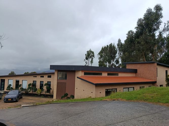 Casa de 4 alcobas en venta en Yerbabuena, Sopó, 366 m² · foto 2 de 24