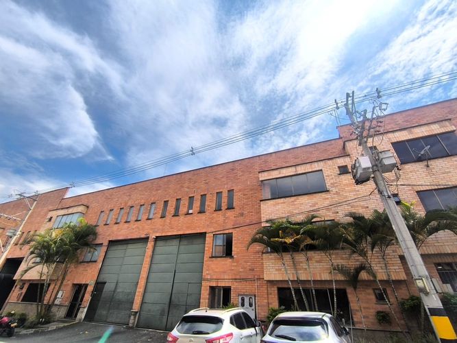 Bodega en venta en Caqueta, La Estrella, 752 m² · foto 2 de 15