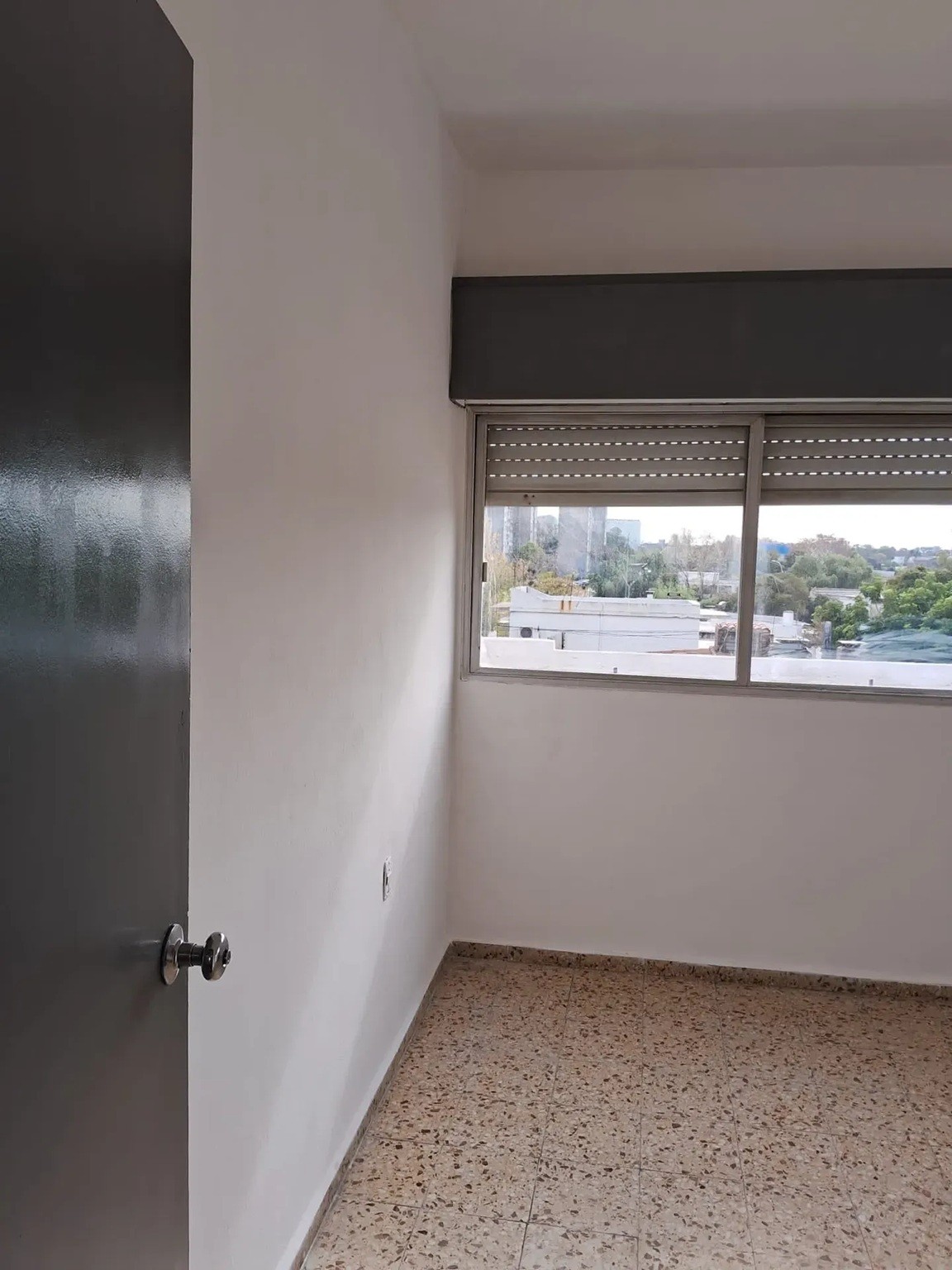 ALQUILER EN MALVIN DE 2 DORMITORIOS, POR ESCALERA, LUMINOSO, SIN GASTOS COMUNES · Foto 2