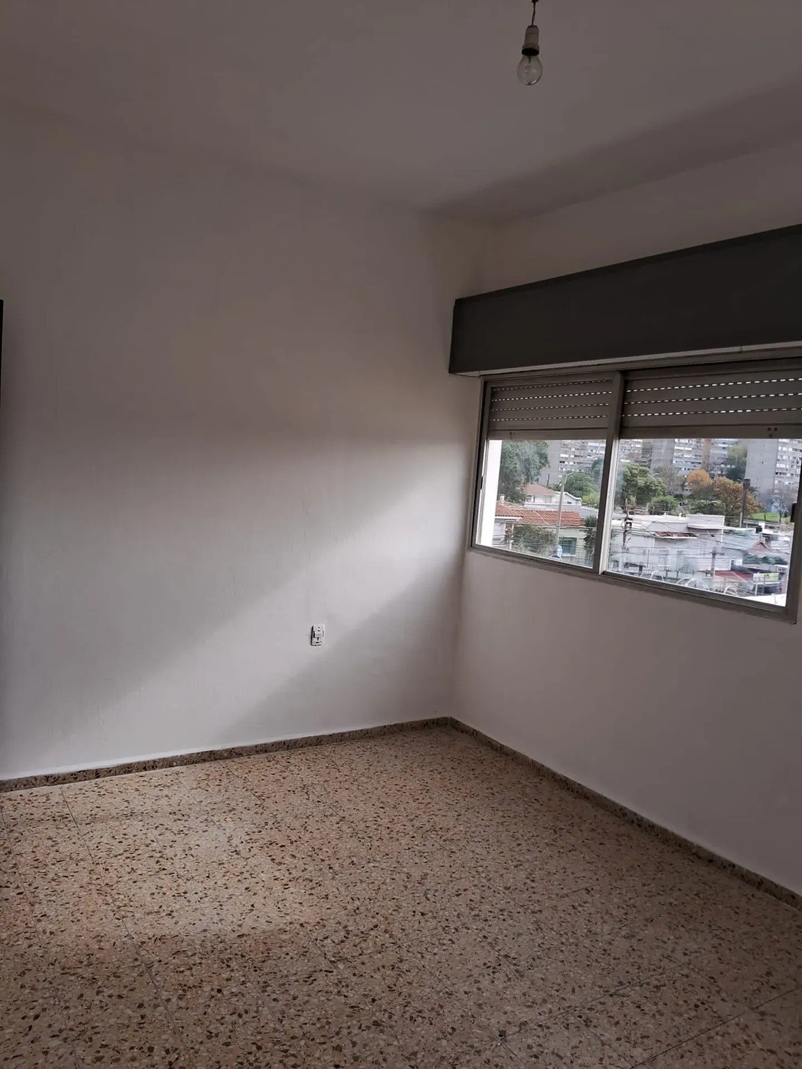ALQUILER EN MALVIN DE 2 DORMITORIOS, POR ESCALERA, LUMINOSO, SIN GASTOS COMUNES · Foto 7