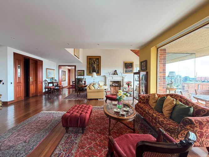 Apartamento de 3 alcobas en venta en Usaquen, Bogotá, 523 m² · foto 3 de 24