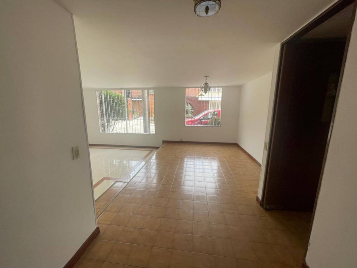 Casa en venta en Lagos De Cordoba, Bogotá · foto 3 de 16