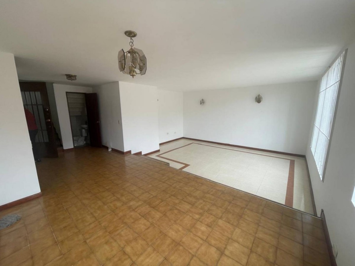 Casa en venta en Lagos De Cordoba, Bogotá · foto 5 de 16