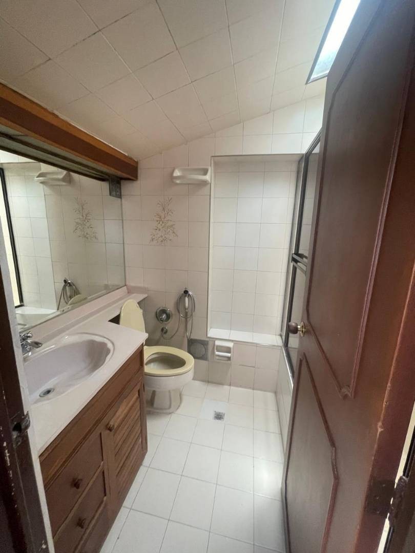 Casa en venta en Lagos De Cordoba, Bogotá · foto 9 de 16