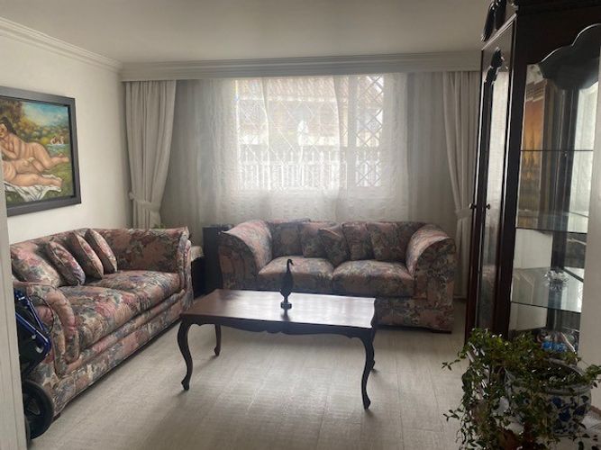 Casa de 3 alcobas en venta en Niza Norte, Bogotá, 200 m² · foto 2 de 24