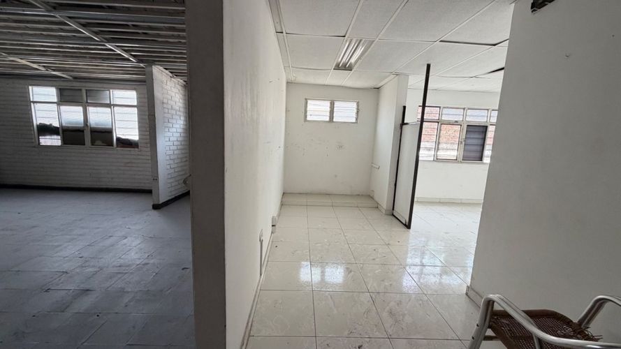 Bodega en arriendo en Troncal, Cali, 200 m² · foto 2 de 9