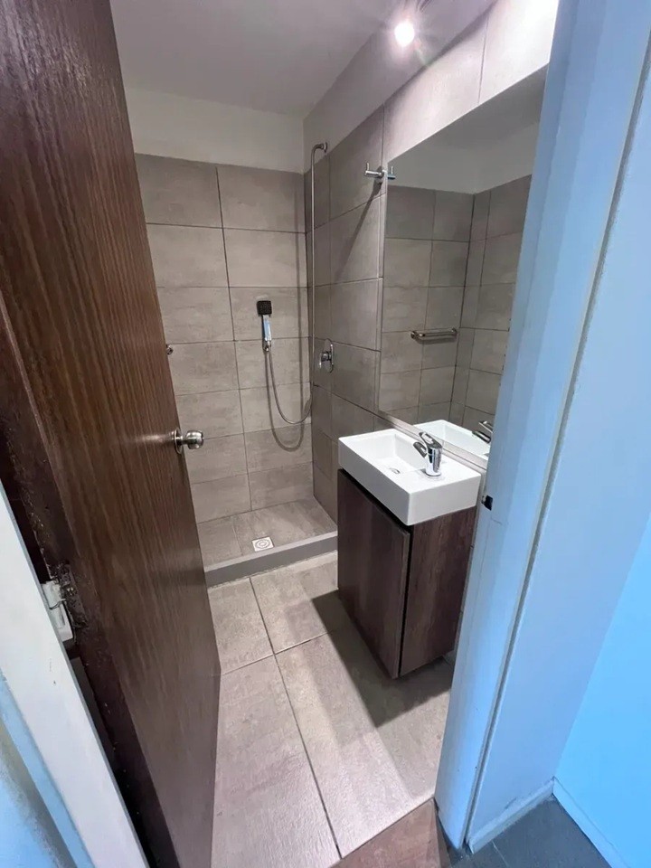 ALQUILER EN EL CENTRO, MONO AMBIENTE EN PISO 5 AL FRENTE, AIRE ACONDICIONADO, SEGURIDAD DIURNA · Foto 7