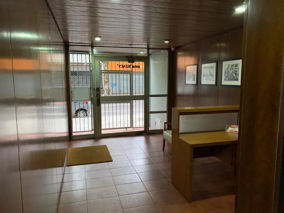 ALQUILER EN EL CENTRO, MONO AMBIENTE EN PISO 5 AL FRENTE, AIRE ACONDICIONADO, SEGURIDAD DIURNA · Foto 12