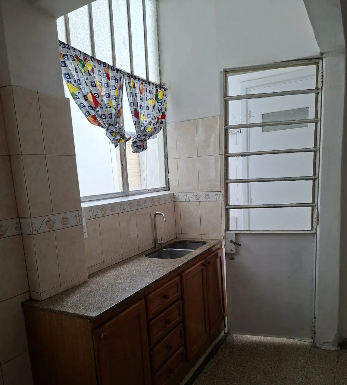 ALQUILER EN CORDON NORTE DE 3 DORMITORIOS, PISO 1, 2 BAÑOS, LAVADERO, GASTOS COMUNES BAJOS · Foto 4