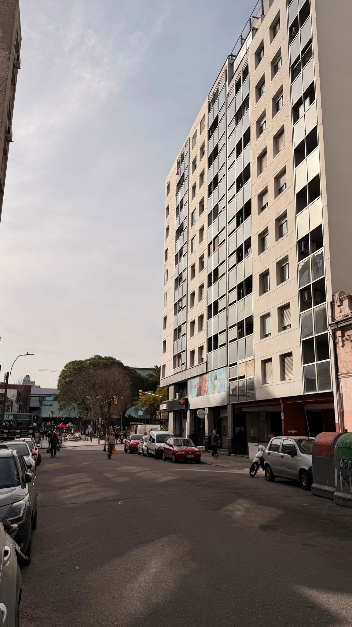 MONOAMBIENTE CON PATIO FRENTE A TERMINAL TRES CRUCES!!