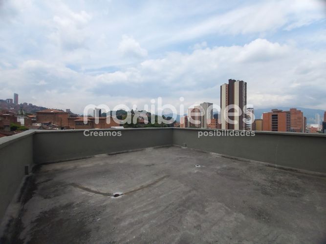 Local en arriendo en Asomadera No.3, Medellín, 160 m² · foto 3 de 8