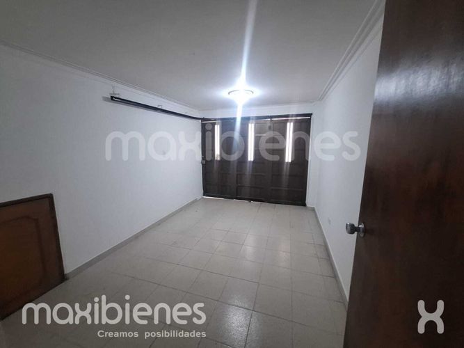 Casa de 3 alcobas en venta en Los Naranjos, Envigado, 142 m² · foto 2 de 16