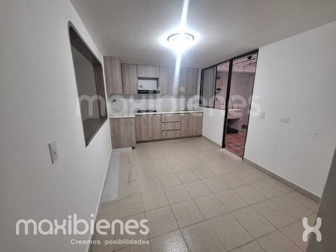 Casa de 3 alcobas en venta en Los Naranjos, Envigado, 142 m² · foto 4 de 16