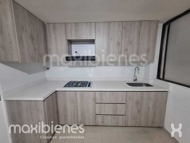 Casa de 3 alcobas en venta en Los Naranjos, Envigado, 142 m² · foto 5 de 16