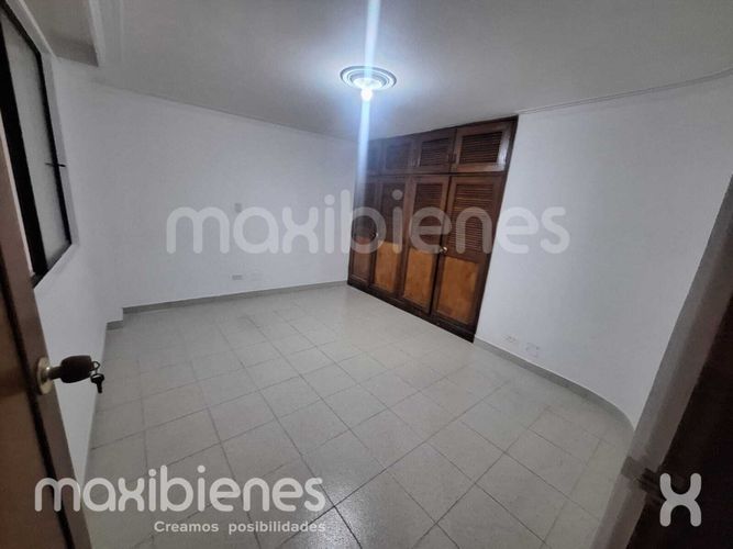 Casa de 3 alcobas en venta en Los Naranjos, Envigado, 142 m² · foto 12 de 16